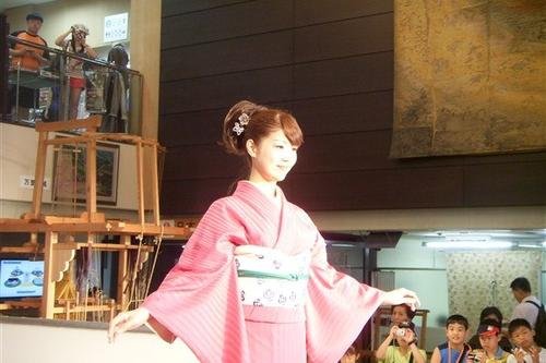 日本航空将空姐派往神社当巫女，怎样的人才能当巫女？