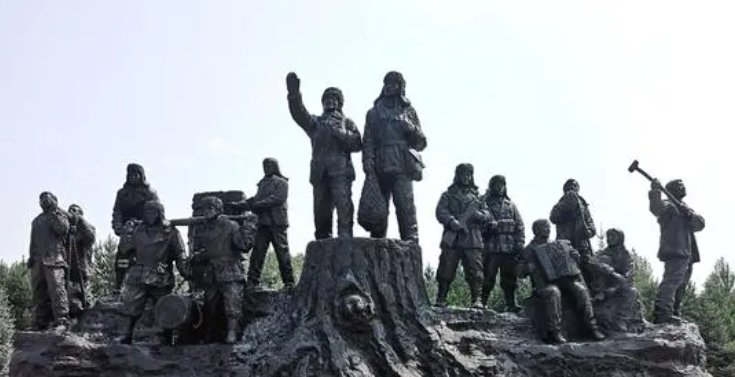 敢叫日月换新天的上一句是怎么说的?