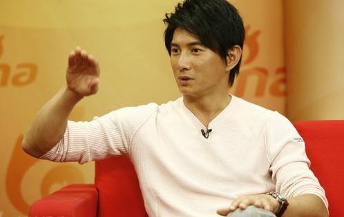 侃侃而谈什么意思