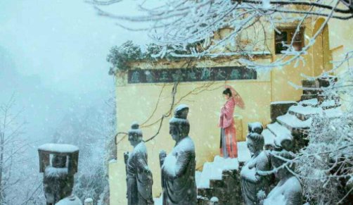 本是青灯不归客， 却因浊酒留风尘，什么意思