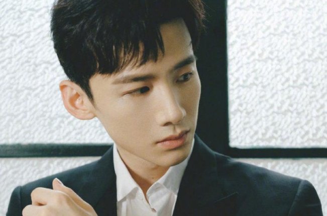 白敬亭给倪妮写的祝福上热搜，祝福内容是什么？