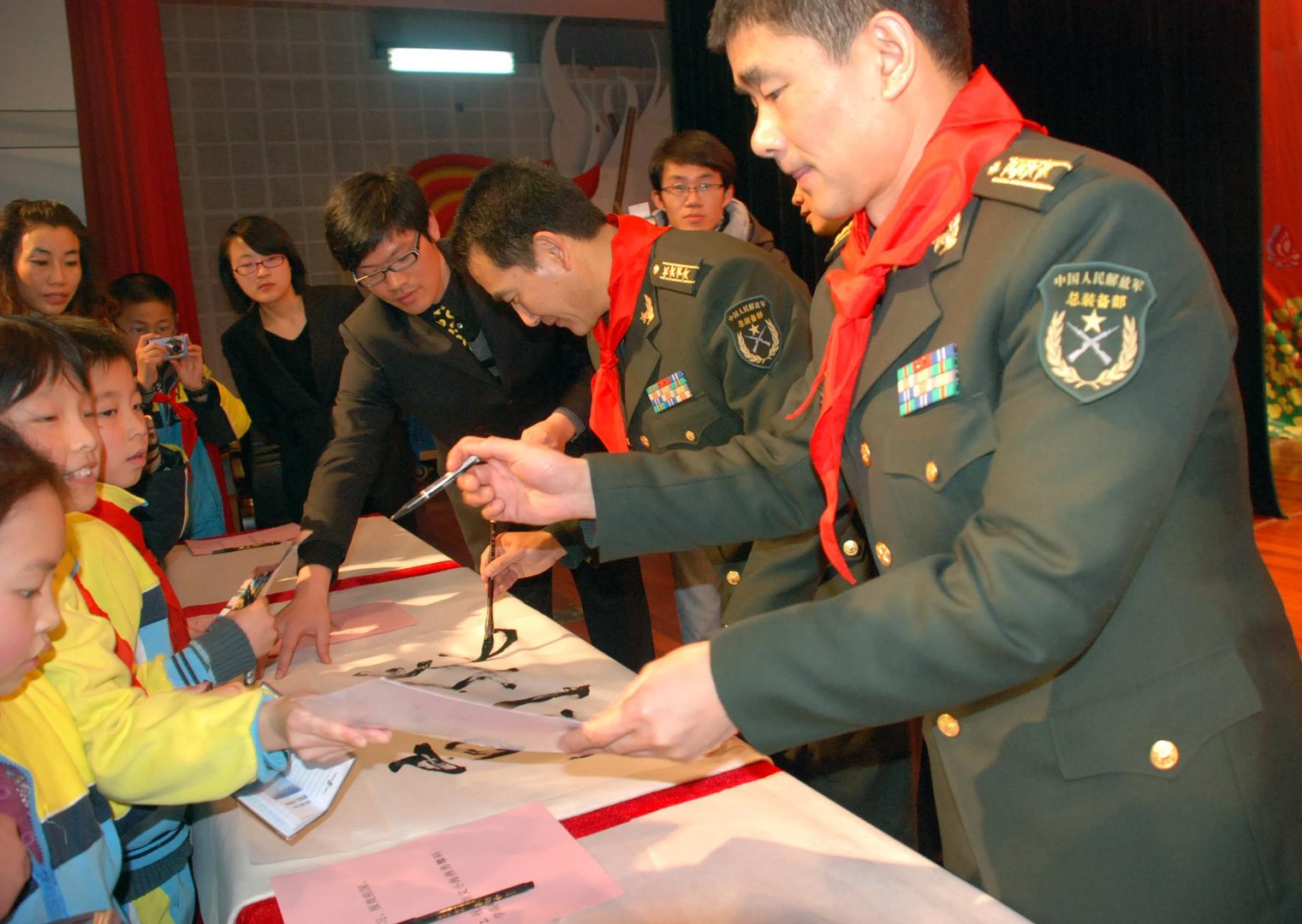 3名航天员将执行神舟十二号载人飞行任务，这3名航天员都是谁呢？