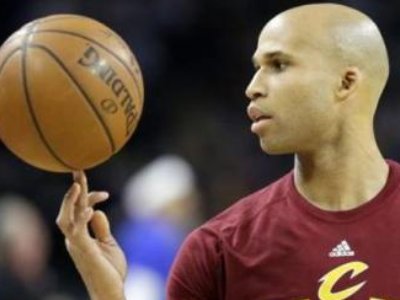 NBA16年骑士夺冠阵容是什么？