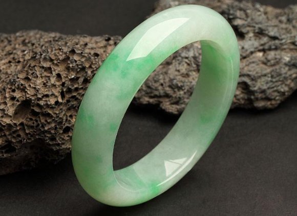 如何辨别玉手镯