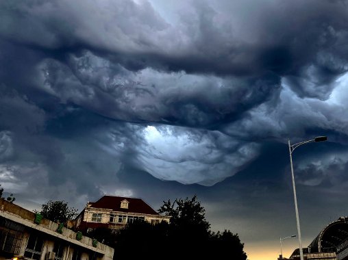 天津上空出现“诡异”云层，气象专家对此是如何解读的？