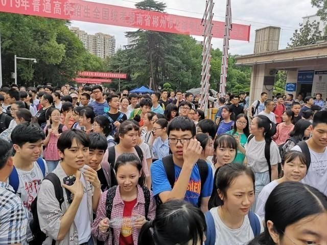 高考准考证被当废品误卖?可以找老师补办一张吗?