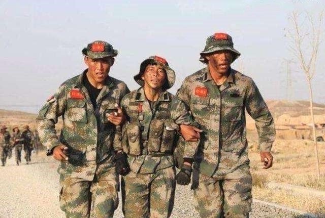 成都特警基地内的网红打卡地火了,特警训练有多辛苦?