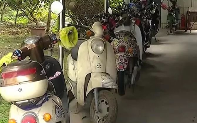 深圳某商场物业锁外卖小哥车,这到底发生了什么?