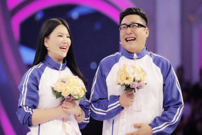 王岳伦因与女子举止亲密道歉，举止亲密具体是指啥？