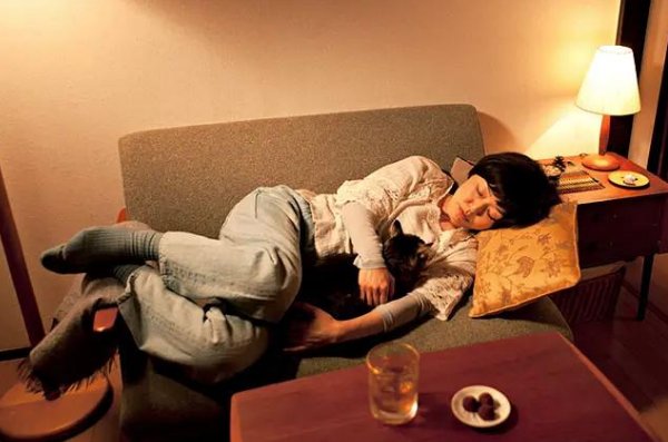 低欲望生活的人越来越多，年轻人适合过低欲望生活吗？