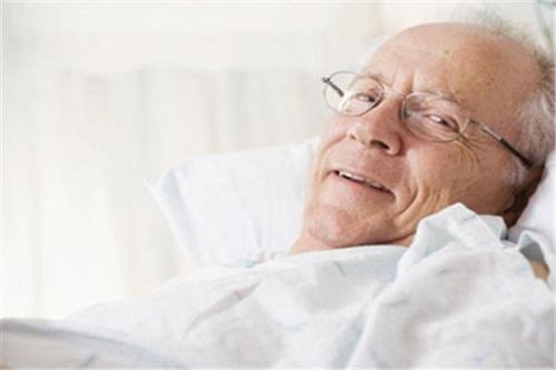 大学生发明老人起行无忧椅，你觉得这个发明能否普及？