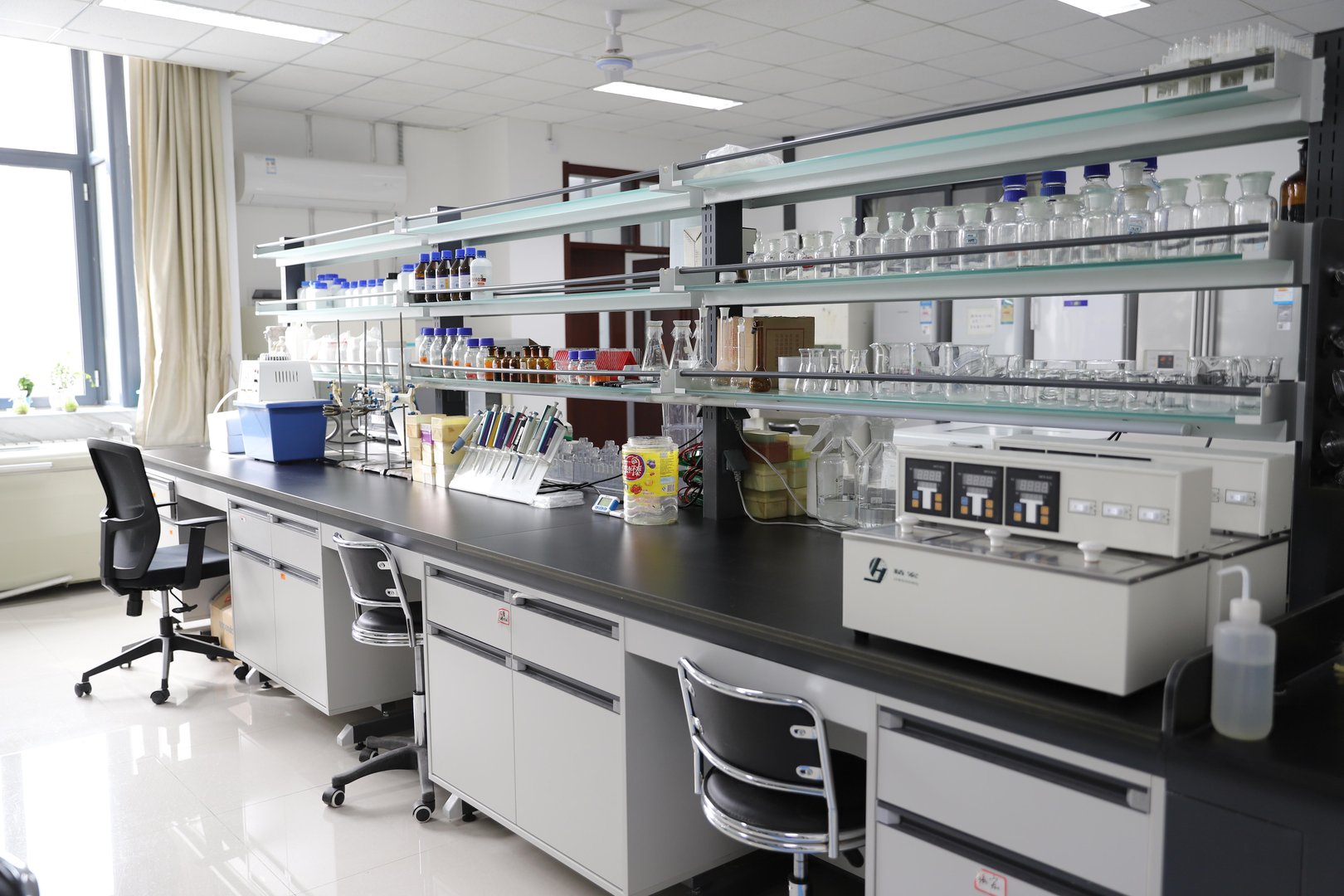 中国锦屏地下实验室是世界最深的地下实验室，这个实验室是用来研究什么的？