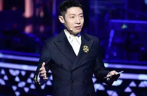 春晚主持人是哪些人?