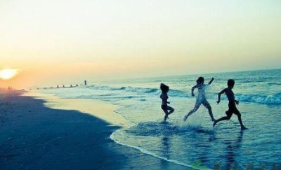 为什么海水里的水呈现蓝色？