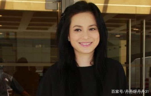 她48岁以卖鱼谋生，曾嫌吴京穷而分手，嫁入豪门却遭人甩，她是谁呢？