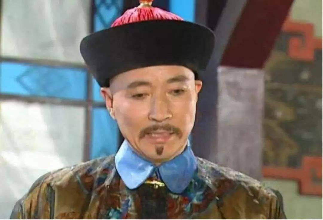 还珠格格中的福伦是什么官阶