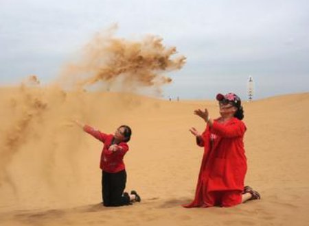 扬沙子在东北话中是什么意思？