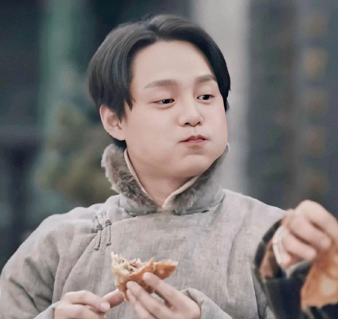 打手机事件，为何杨幂被骂，尹正却被原谅？