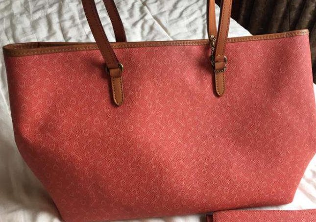 请问why是什么品牌的包