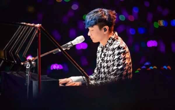 《背对背拥抱》歌词是什么？