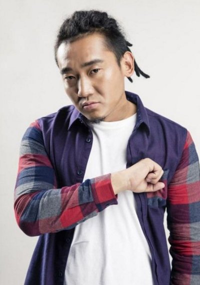 《中国新歌声第二季》的总冠军是谁?唱的是什么歌?