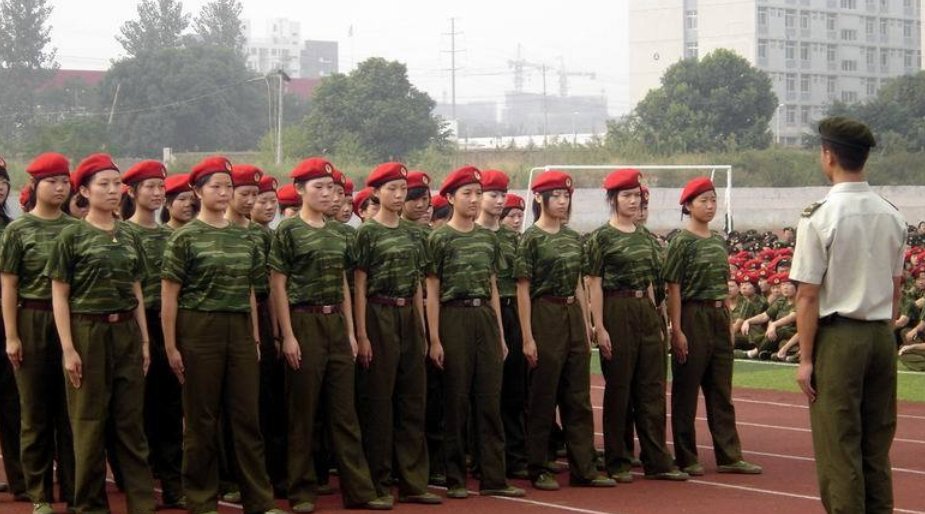 稍息的动作要领是什么