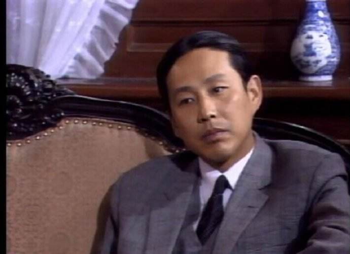 《围城》中的方鸿渐的结局是不是被孙柔嘉刺死了？？