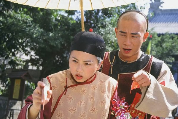 大家都知道韦小宝老婆多,但是你知道他的官做的有多大吗?