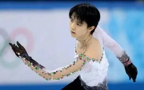羽生结弦被誉为日本殿堂级的花样滑冰运动员,为什么他在日本的地位那么高?