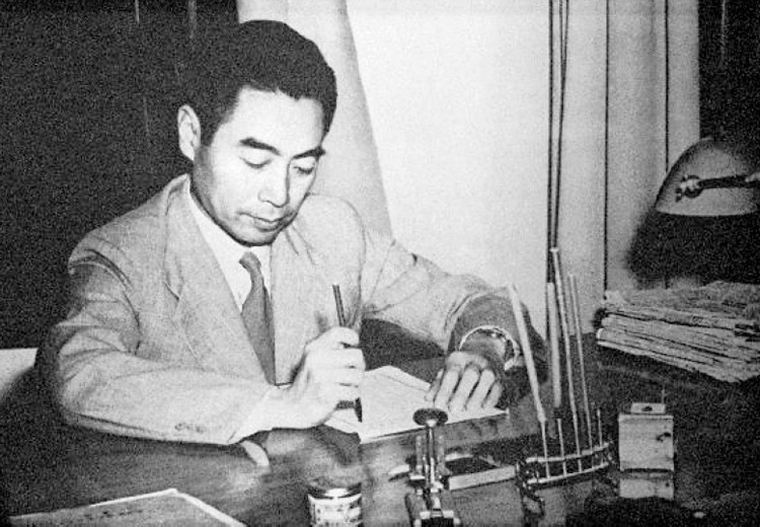 与有肝胆人共事下一句是什么呢？