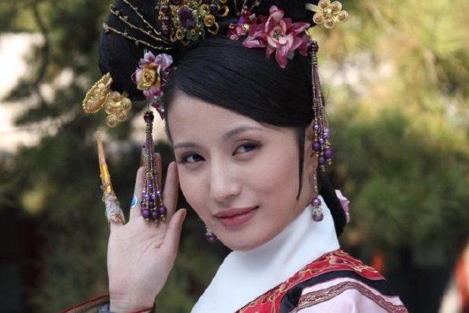 安家中曲玲珑的身份是什么?