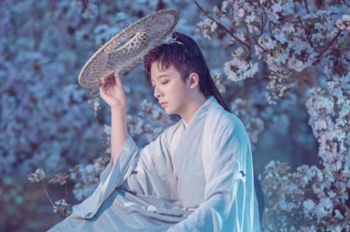 抖音上面向江南折过花对春风与红蜡是什么歌