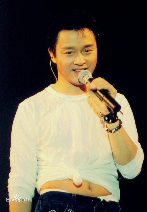 唐鹤德晒最新动态，对镜微笑略显苍老，如今的他怎样了呢？