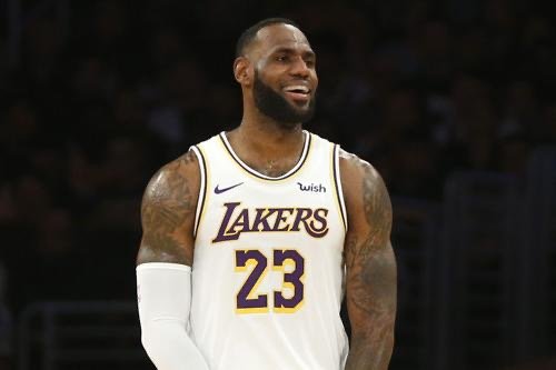 詹姆斯恶意犯规被驱逐出场，对他今后的职业生涯有何影响？