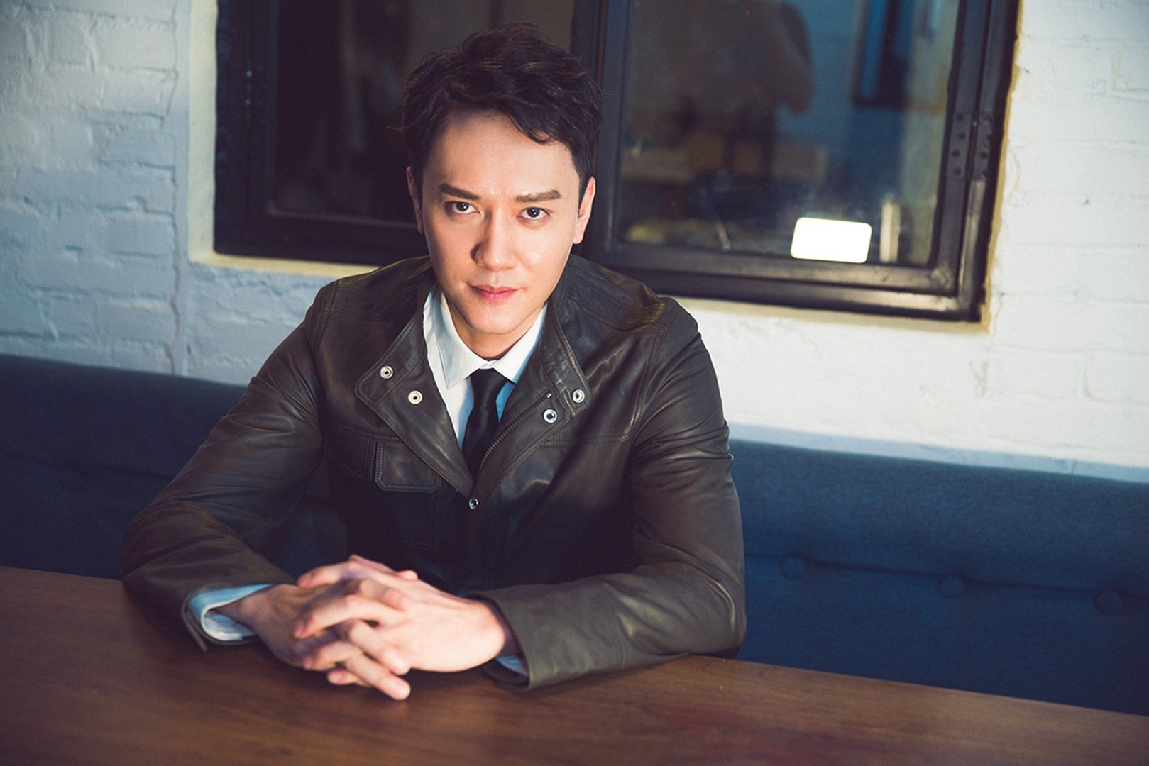 冯绍峰细手腕和细脚腕终于被发现了，是怎么回事？