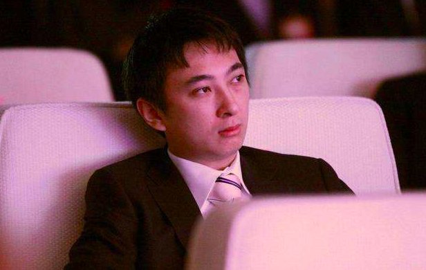 王思陪和房祖名二人曾经在网上互相吐槽，为什么这次又会在一起低调聚餐？