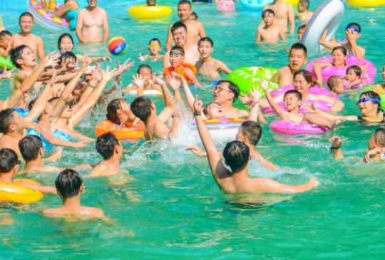 花百万建水上乐园村书记回应质疑,他说了什么?