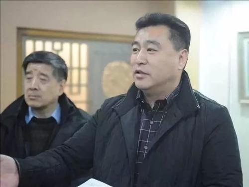 央视主播张宏民独自吃雪糕被嘲，那些嘲笑的人有资格吗？