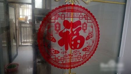 窗花纸玻璃贴怎么贴？