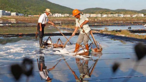 煮海歌中主要涉及什么人？