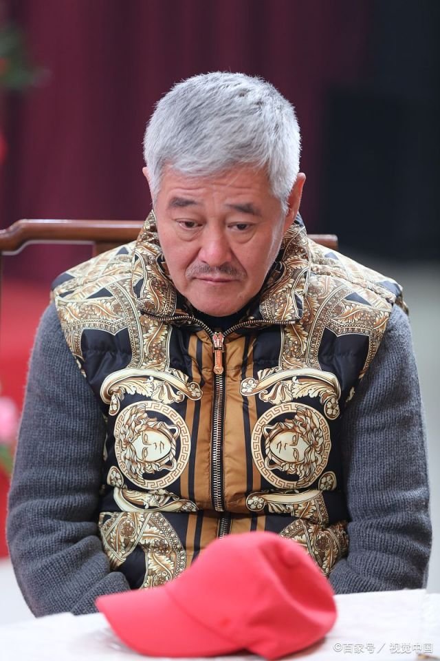 赵本山女儿吐槽自家飞机五折卖不出,停机费一晚2万,这是有钱人的烦恼吗?