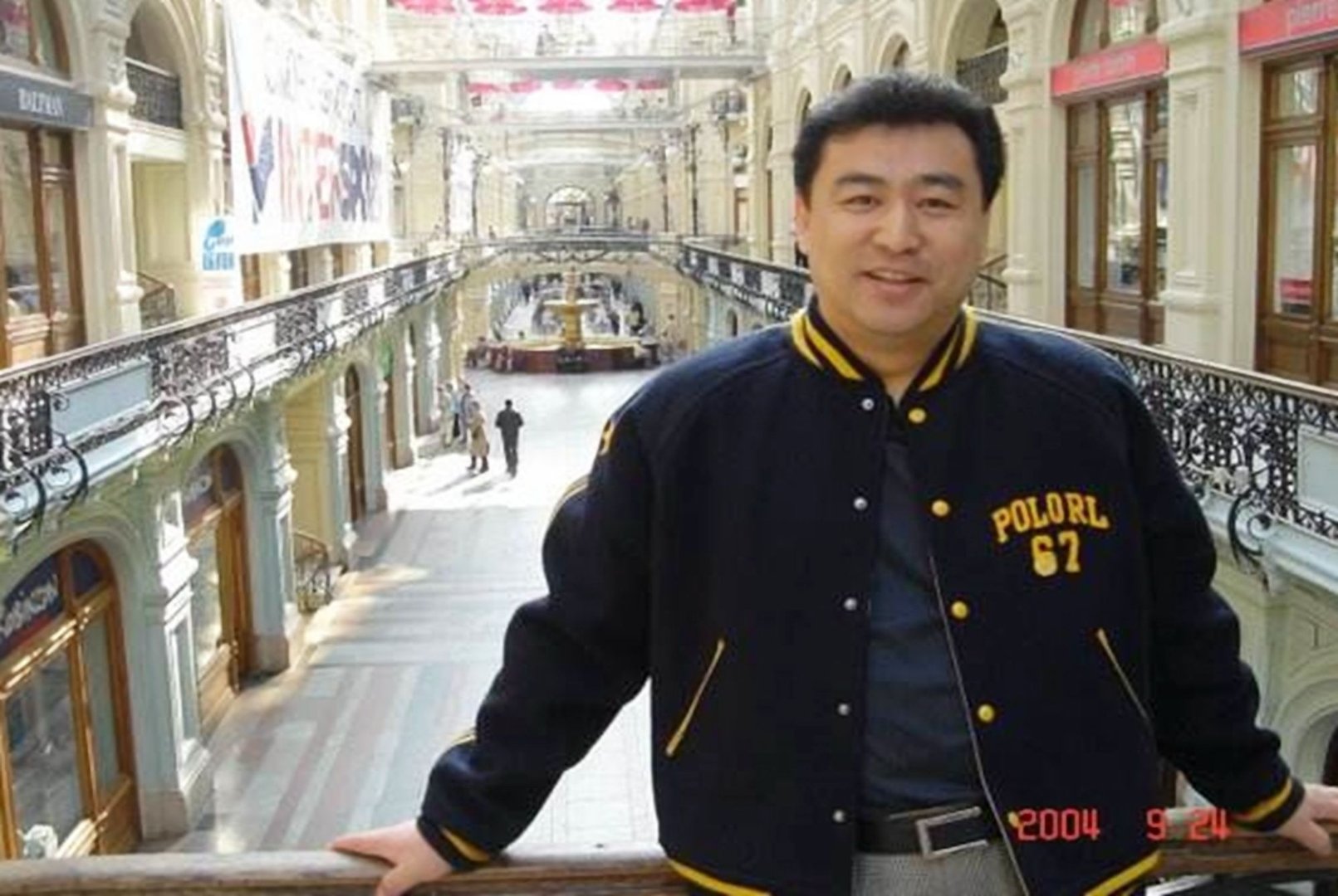 央视主播张宏民独自吃雪糕被嘲，那些嘲笑的人有资格吗？