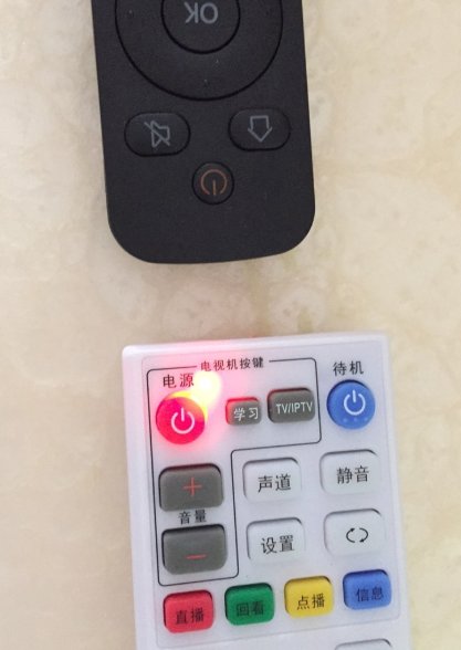 我家电信机顶盒遥控器上有(学习)和(设置)键,和电视机遥控器对接时按哪个