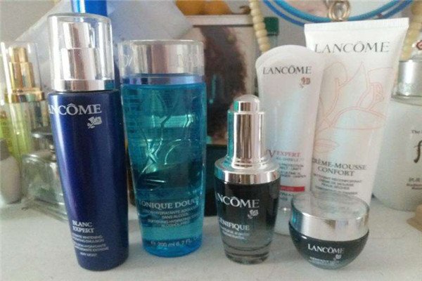 兰蔻极光粉底液为什么下架了