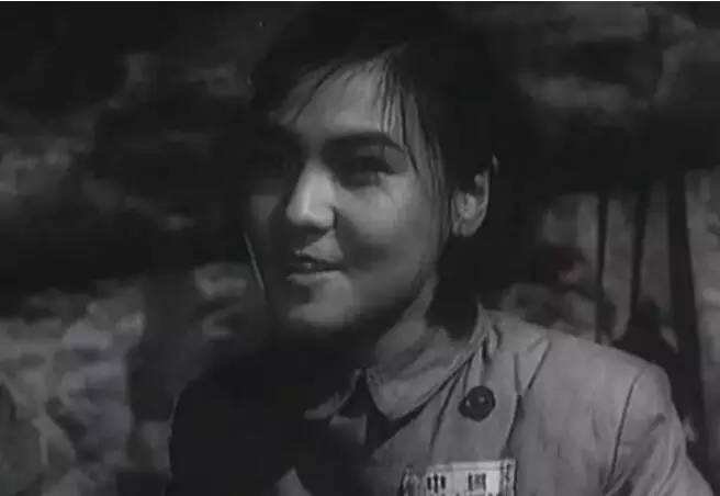 在脍炙人口的电影《上甘岭》里面，你还记得卫生员唱的是什么歌吗？