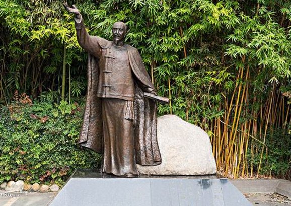 化作春泥更护花的前一句