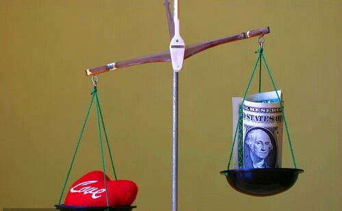 某高速路上卡车起火烧毁1吨巧克力,现场究竟是何情况?