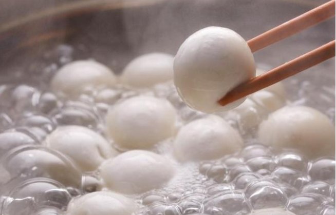 煮汤圆是冷水下锅还是开水下锅？