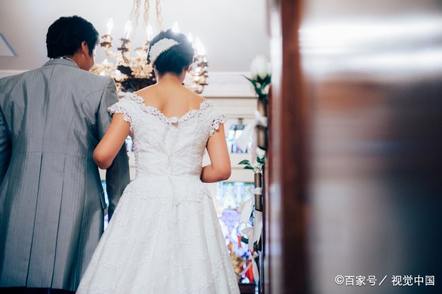 结婚后跟丈夫的父母住在一起，没有一点私生活，该怎么办？