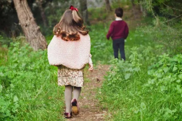 “成语青梅竹马”出自哪位诗人的作品?这句古诗词有何寓意?